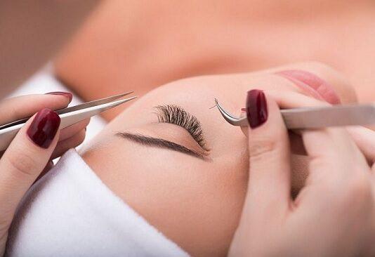 Все про нарощування вій: процедура, тривалість та обмеження у звичайному житті