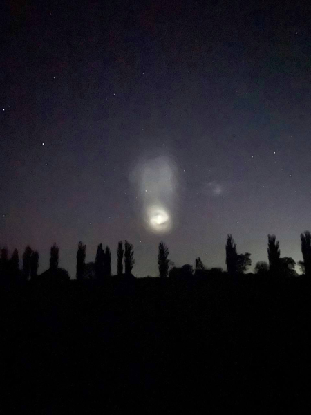 НЛО или Falcon 9: украинцы видели в небе необычное явление, мысли разделились (видео)