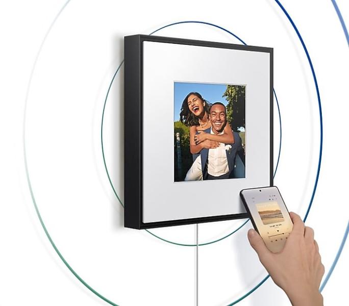 Samsung представила HW-LS60D/ZA Music Frame: беспроводная колонка в виде рамки для фотографий с поддержкой Dolby Atmos, Spotify и Tidal