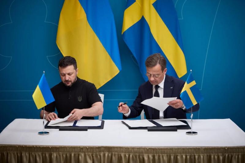 Украина и Швеция подписали соглашение о безопасности: получим авиацию, ПВО и другое оружие, но не сразу