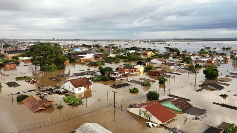 В Бразилии началось катастрофическое наводнение: более 70 погибших, почти 90 тысяч человек покинули дома – фото
