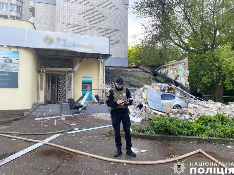 В центре Чернигова произошел мощный взрыв в банке: в полиции сообщили первые подробности