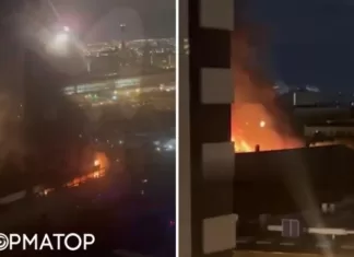 В Москве большой пожар: горит административное здание, внутри могут быть россияне (видео)