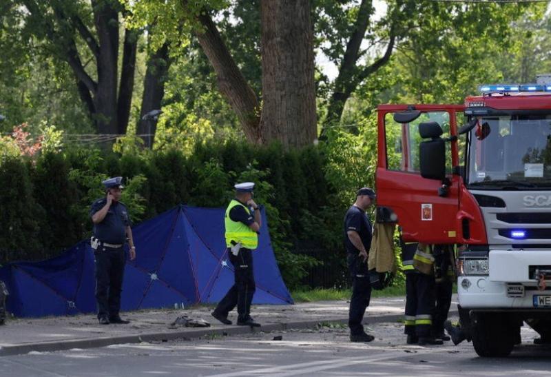 В Польше в ДТП погибли двое украинцев: автомобиль влетел в дерево и загорелся (видео)