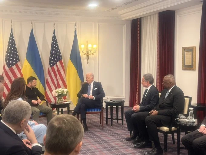 Байден на встрече с Зеленским в Париже объявил о новом пакете оружия для Украины на $225 млн: что вошло в него