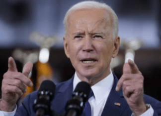 Байден признает критику по поводу дебатов с Трампом, но уверен в своей способности управлять страной