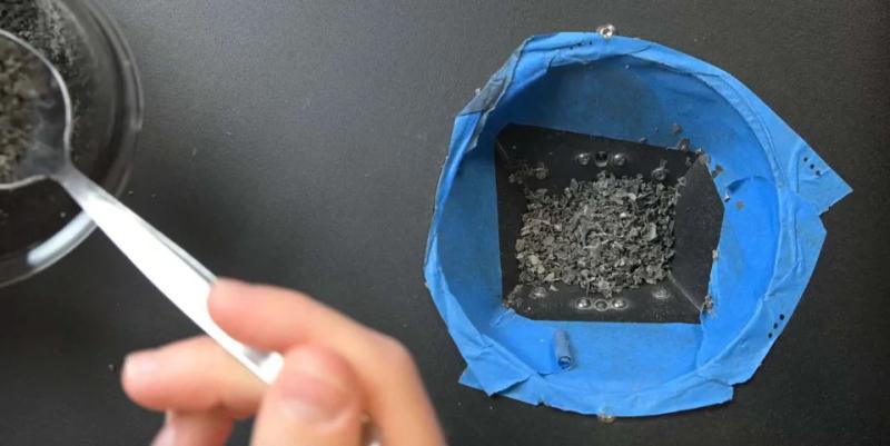 LEGO разработал кирпичики из метеоритной пыли ( фото)