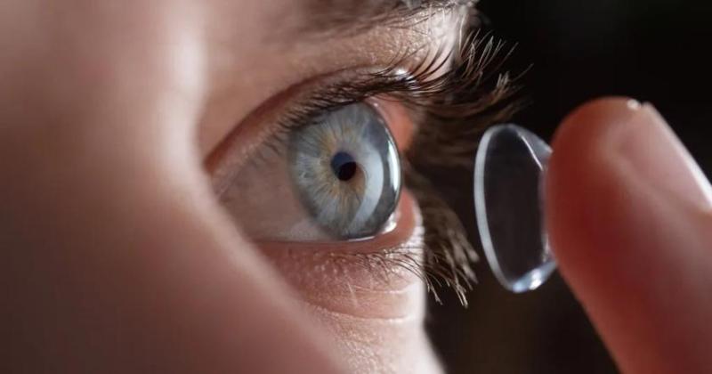 Ученые из Сингапура создали батареи для умных контактных линз, которые питаются от слезы как в фильме "Миссия невозможна"