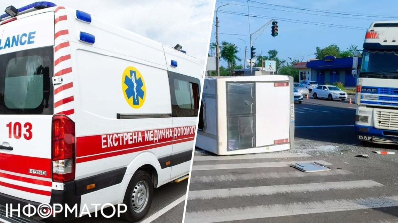 В Кривом Роге после столкновения с фурой перевернулась маршрутка: в ДТП более 20 пострадавших