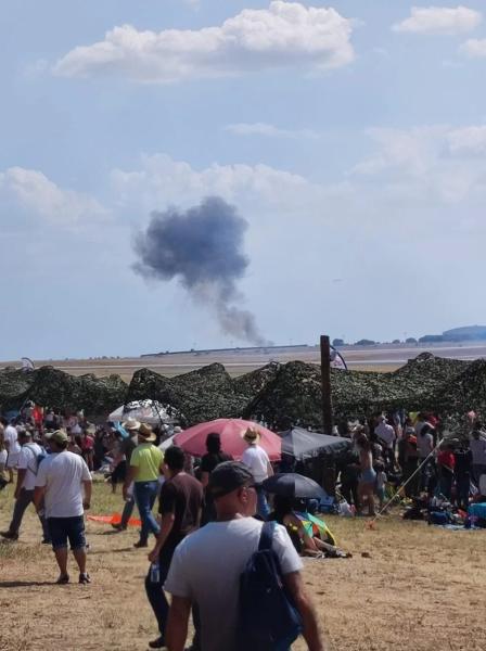 В Португалии на авиашоу столкнулись самолеты: один из пилотов погиб – видео