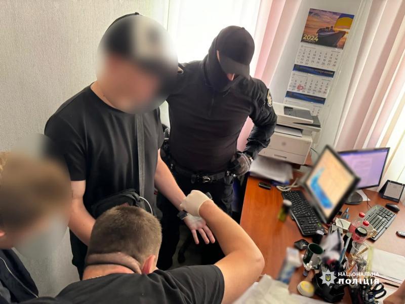 В ТЦК Одессы офицер требовал 1000 долларов за снятие автомобиля с учета: какое наказание ему грозит