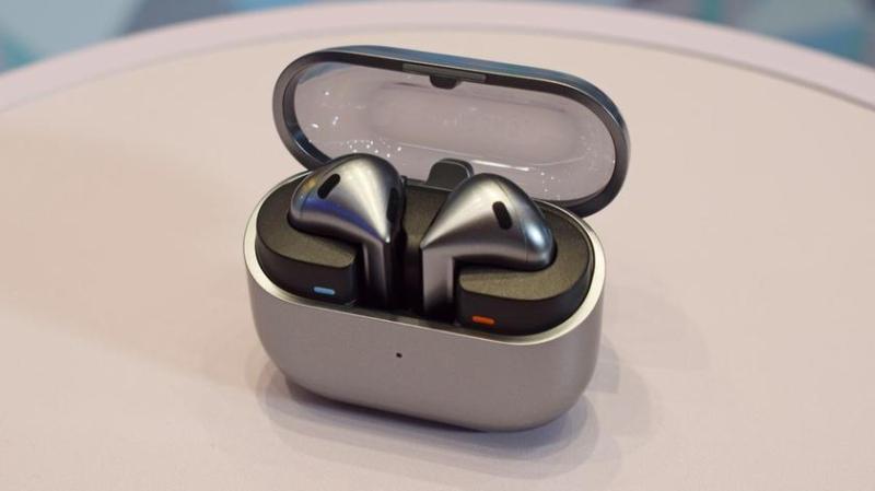 Galaxy Buds 3 Pro имеют улучшенное качество звонков, благодаря технологии ИИ