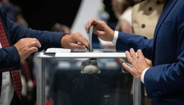 Одной левой: как Макрон собирается победить Ле Пен на парламентских выборах во Франции