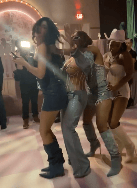 Пьяные танцы Ким Кардашьян на дне рождения сестры попали на видео: Ничего не помню