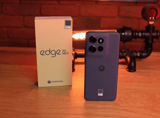 Motorola Edge 50 Neo – самый топовый компактный среднебюджетник 2024 года