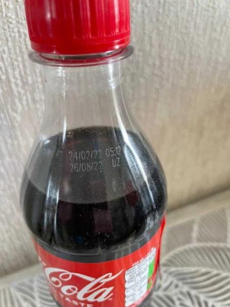 Газировка со вкусом истории: в Украине продается бутылка Coca-Cola, произведенная в первые минуты полномасштабного вторжения россии