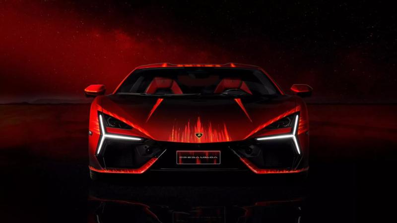 Единственный в мире Lamborghini Revuelto с нарисованным вручную пламенем на кузове отправился в Китай