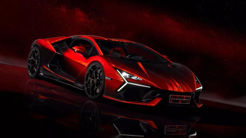 Единственный в мире Lamborghini Revuelto с нарисованным вручную пламенем на кузове отправился в Китай