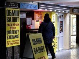 Гривна падает к доллару и евро, а рублю вообще грозит большой обвал – СМИ