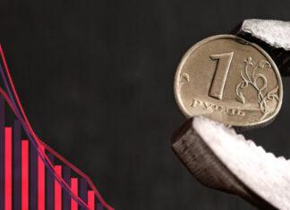 Подбит санкциями США, добит «Орешником»: рубль стремительно дешевеет