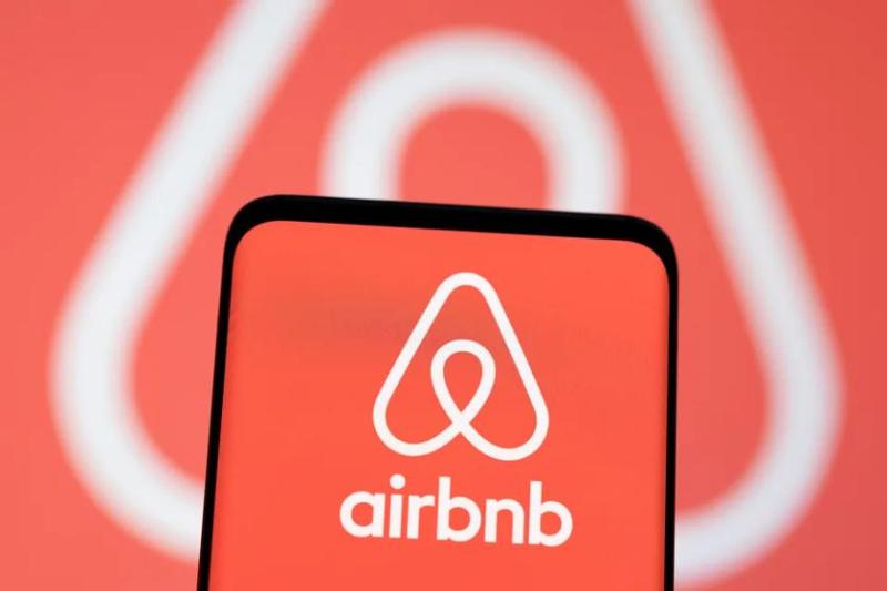 Airbnb блокирует вечеринки на Новый год: новая политика Airbnb против шумных гостей