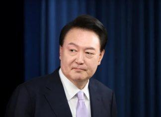 Президент Южной Кореи заявил о введении в стране военного положения: в чем причина