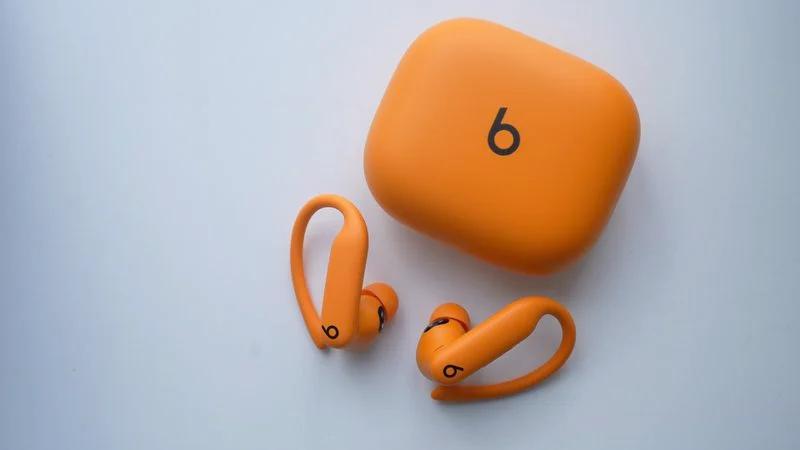 Apple подтвердила проблему Powerbeats Pro 2: невозможно слушать музыку и отслеживать пульс одновременно