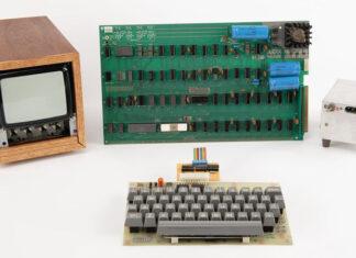 Чек Джобса и легендарный Apple-1: на аукционе стартуют продажи раритетов Apple