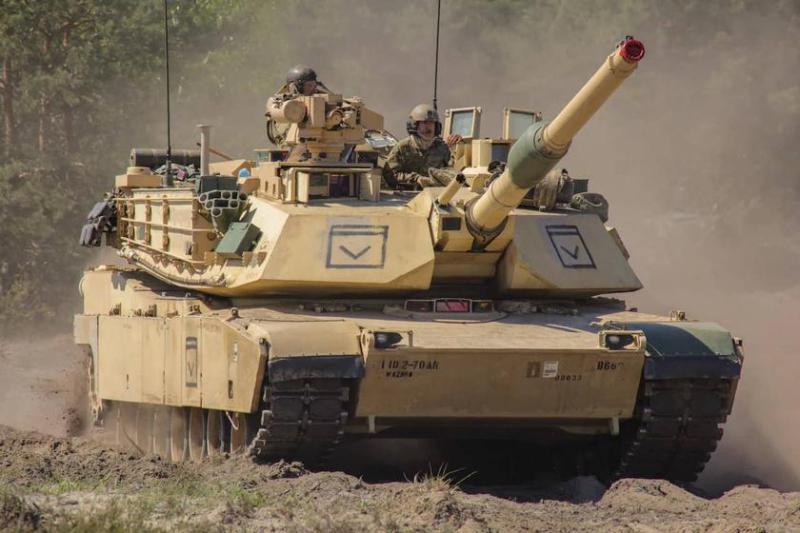 Армия США показала модернизированные танки M1A2 SEPv3 Abrams на учениях с Саудовской Аравией