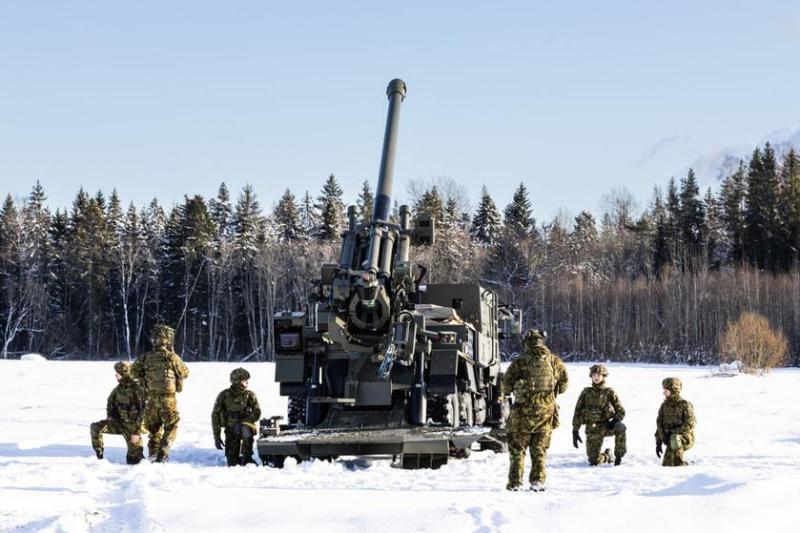 Эстонские военные начали учения на САУ CAESAR