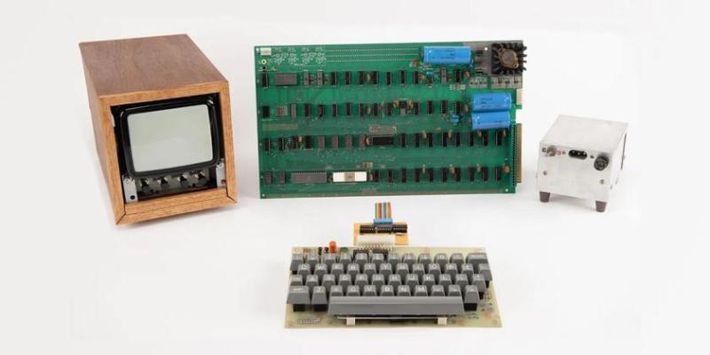 На аукционе продан за $375 тысяч рабочий экземпляр Apple-1 с инструкцией с рукописными заметками Стива Джобса и Стива Возняка