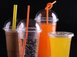 Одноразові пластикові стаканчики для літніх коктейлів