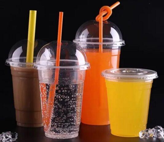 Одноразові пластикові стаканчики для літніх коктейлів