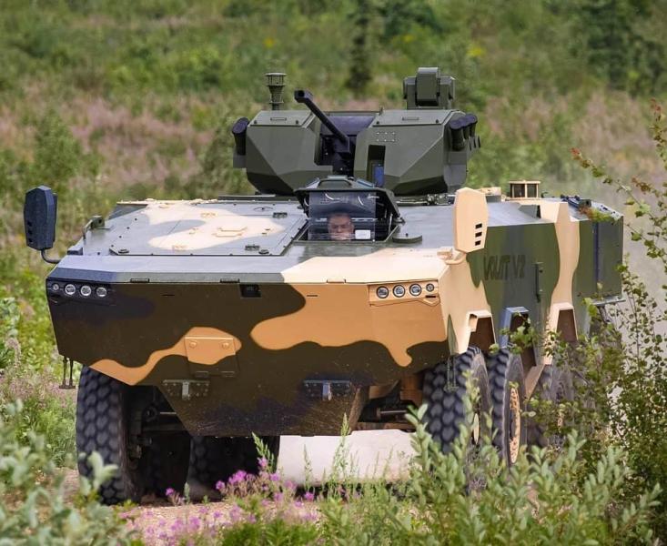 Беларусь взяла на вооружение новый бронетранспортер V-2