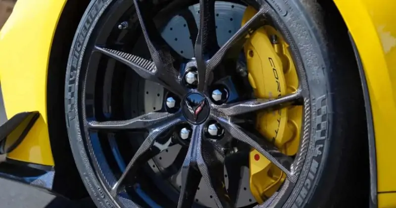 Chevrolet Corvette впервые получил 10-поршневые тормозные суппорты