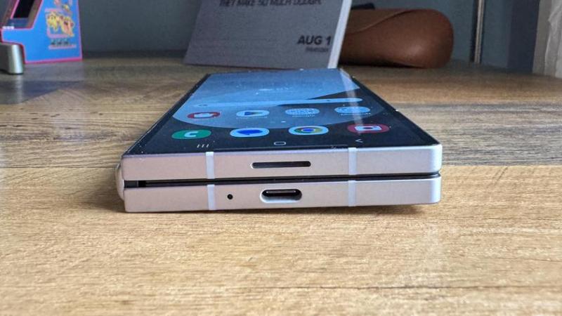 Galaxy Fold7 впервые показали на фото - похоже, это не макет