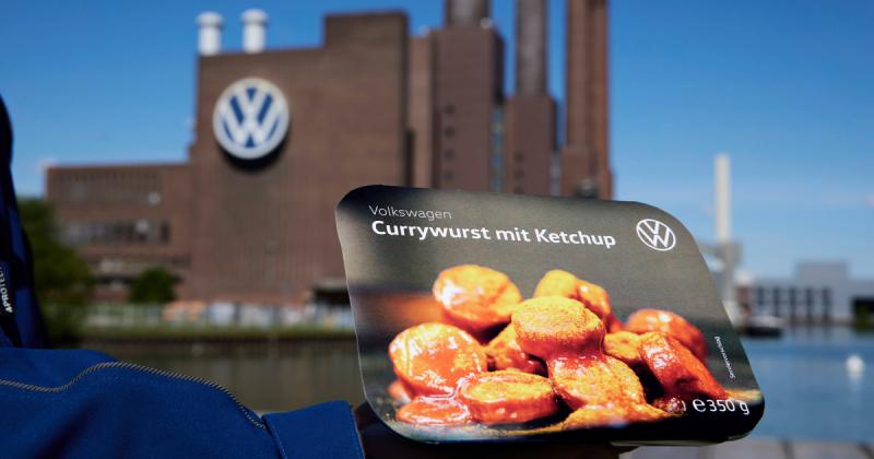 Легендарные Volkswagen Currywurst выходят на полки немецких супермаркетов в обновленном виде