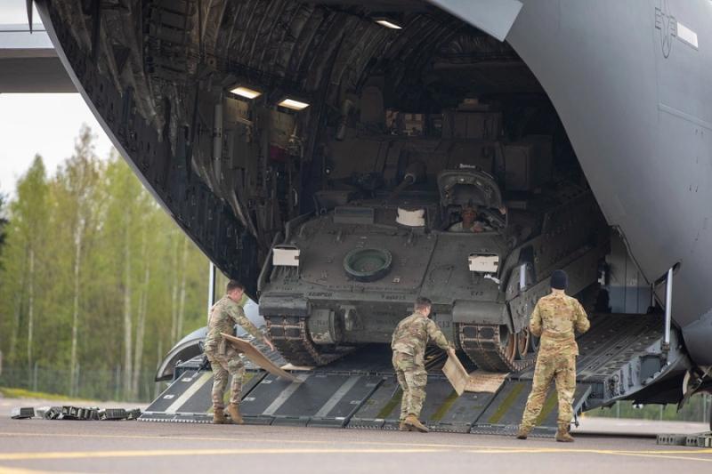 Не только HIMARS: США развернула БМП Bradley в Эстонии для усиления восточной границы для усиления восточной границы
