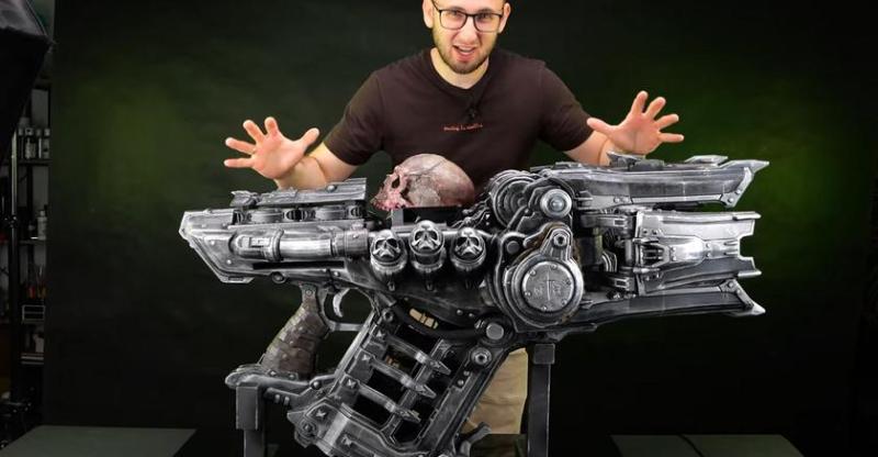 Такого вы еще не видели: блогер создал брутальный PC в виде оружия Skullcrusher из Doom: The Dark Ages