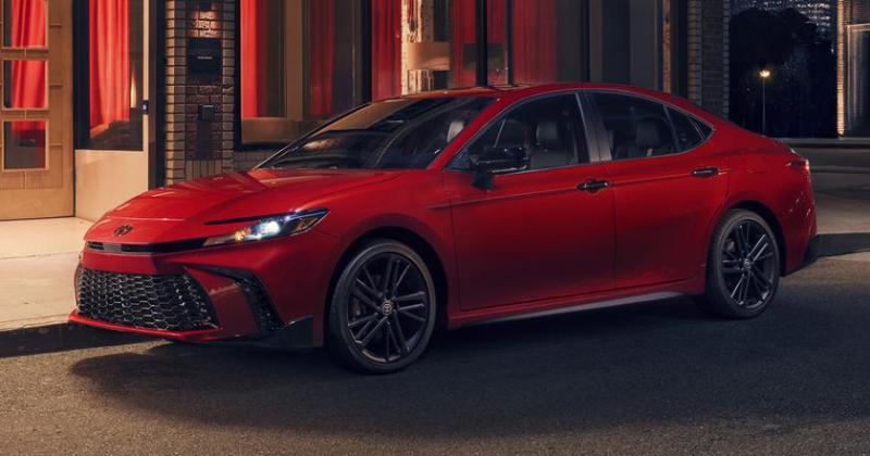 Toyota Camry 2026 для США: версия Nightshade и новый цвет кузова Dark Cosmos