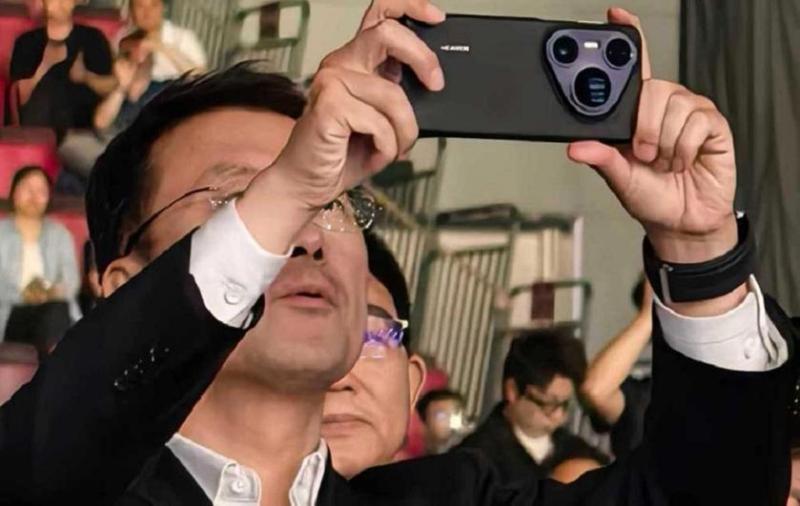 Глава Huawei “случайно” засветили еще не представленный флагманский смартфон Pura 80 (возможно, Ultra)