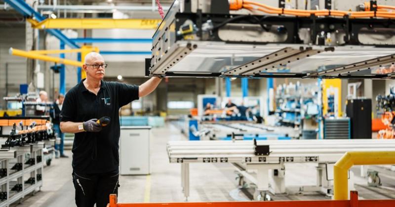 Mercedes-Benz начал использовать восстановленные батареи в электрических грузовиках