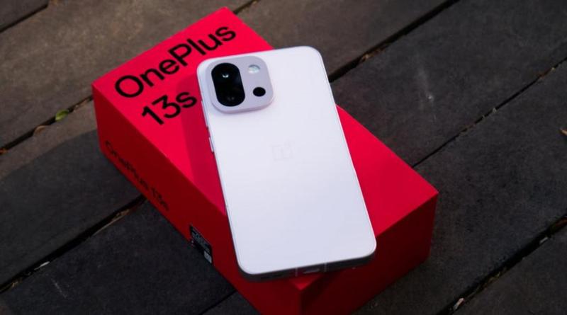 Представлен флагманский компактный смартфон OnePlus 13s — глобальная версия китайского 13T