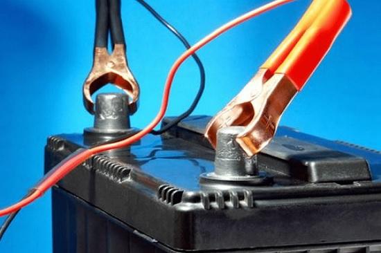 Різниця між кислотними, гелевими та AGM акумуляторами: який обрати?