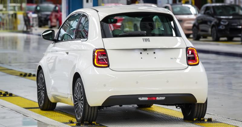 Официально: Fiat 500 Hybrid с МКПП дебютирует в ноябре