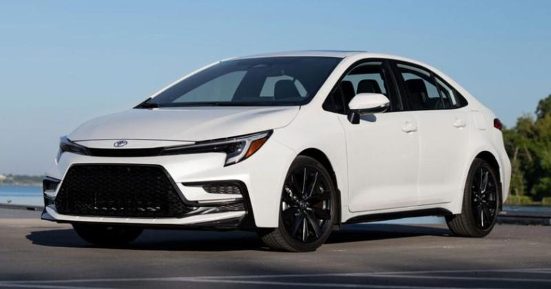 Toyota Corolla 2026 в США избавилась от аналоговой приборной панели, а гибрид получил полный привод