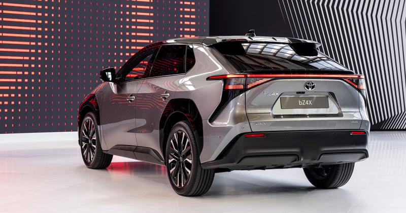 Toyota начнёт выпускать электрический кроссовер bZ4X в Индонезии
