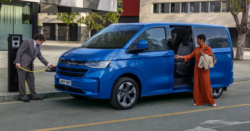 Volkswagen добавил новому Transporter батарейные версии Shuttle и Kombi