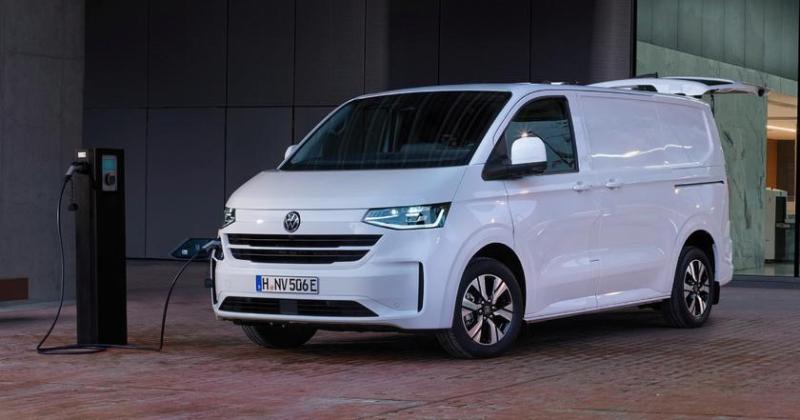 Volkswagen добавил новому Transporter батарейные версии Shuttle и Kombi