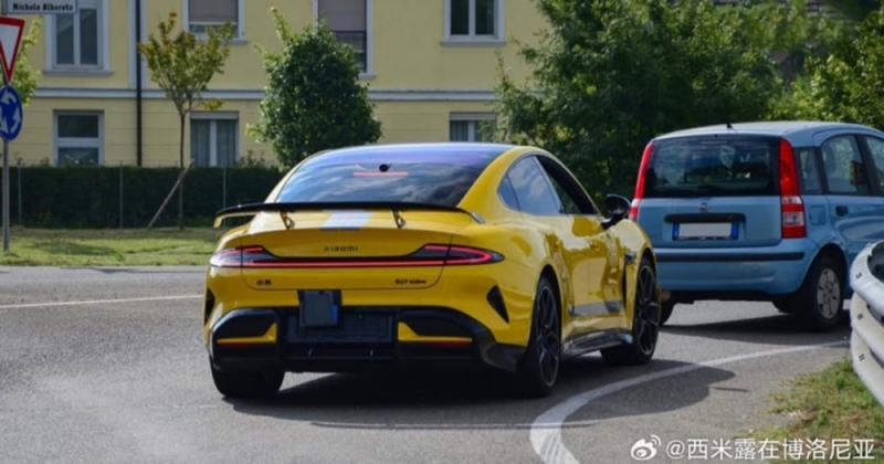 Xiaomi SU7 Ultra замечен на заводе Ferrari в Италии